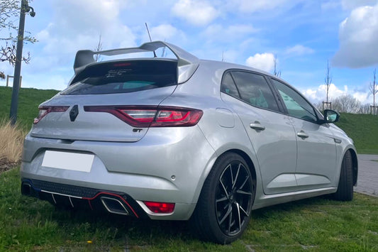Réplique aileron megane 4rs cup compatible uniquement modèle standard. Ne ce monte pas sur RS!